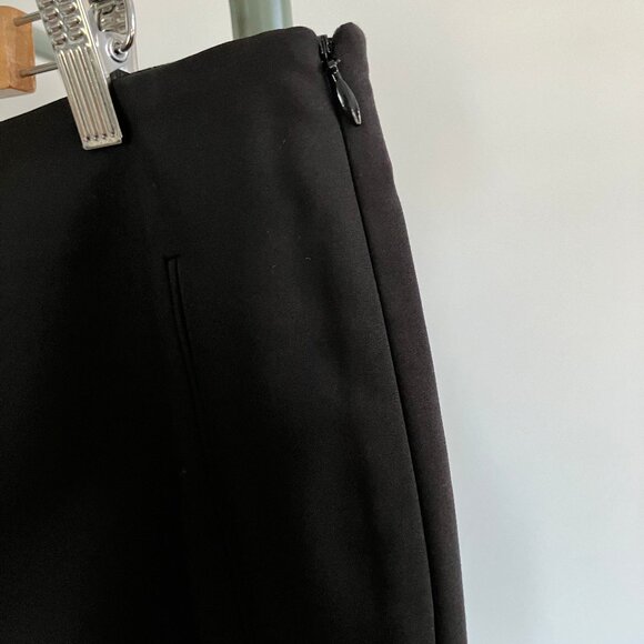 NWOT Black shorts with hidden zip - Picture 5 of 8